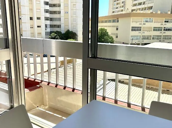 Sunstudio Tarik Al Apartman *